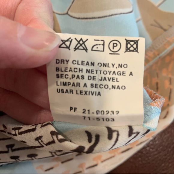 Louis Féraud Silk long-sleeve button-down blouse tie neck abstract print size 6 - Picture 7 of 10